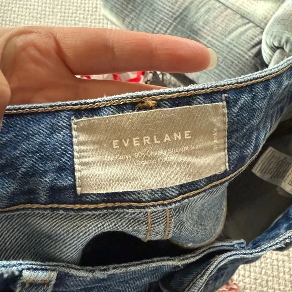 Everlane 90’s Curvy cheeky 90’s Jean in Medium Blue Wash short length. 31” waist - Picture 3 of 7